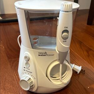 Waterpik Water Flosser in White - used 3 times